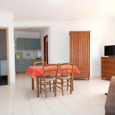 Idila Beachfront House With Medulin