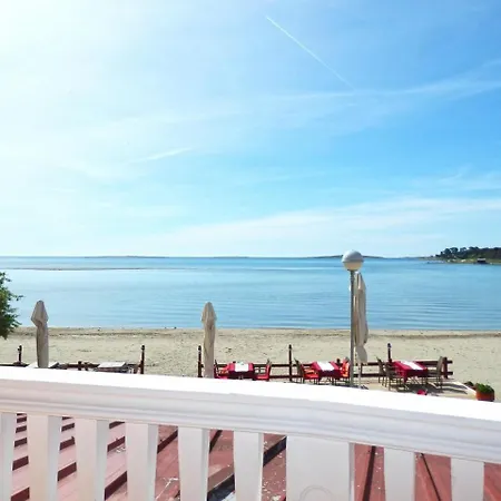 Idila Beachfront House With * Medulin